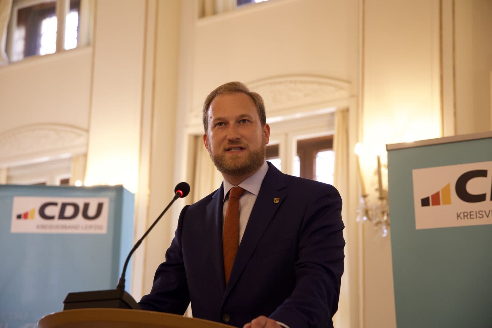 Michael Weickert am Rednerpult beim Kreisparteitag der CDU Leipzig